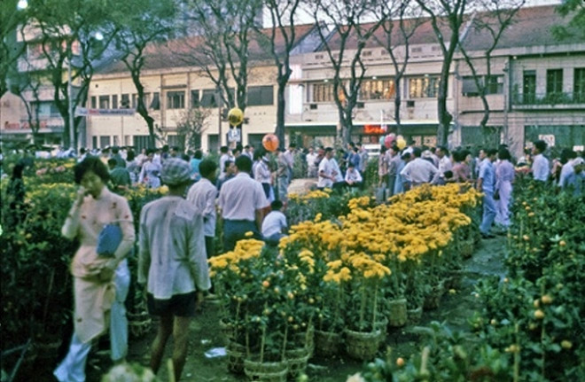 Chợ hoa Nguyễn Huệ Xưa