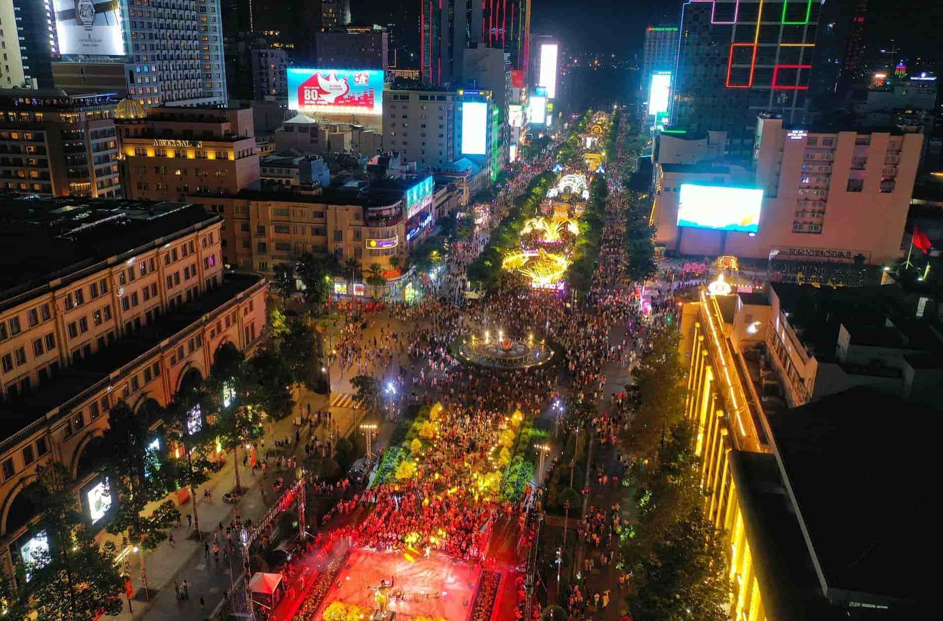Đường hoa Nguyễn Huệ Nay